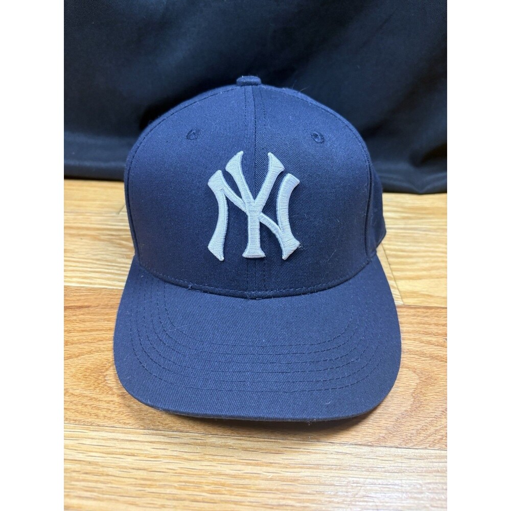 RARE Melonwear New York Yankees SnapBack baseball cap with Wendy’s logo Back